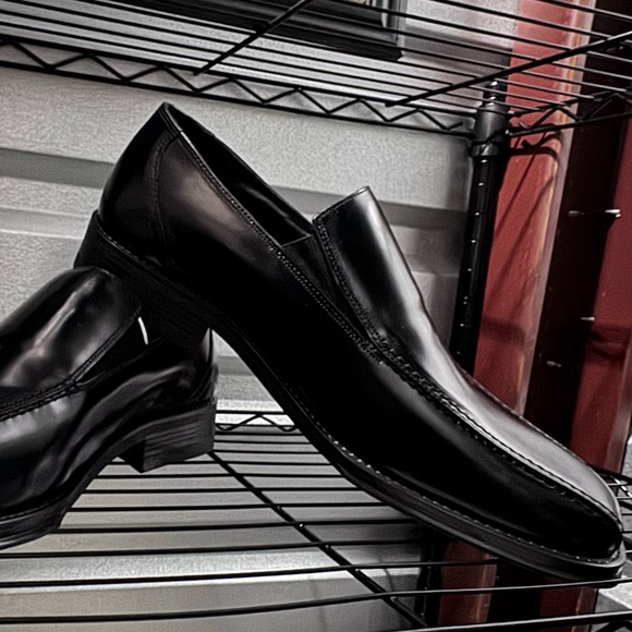 Kenneth Cole Reaction Men's Sleek Black Slip-Ons - Picture 1 of 3